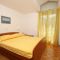 Apartments Makarska 7075, Makarska - Apartment 3 with Balcony and Sea View -  