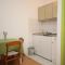 Ferienwohnungen und Zimmer Makarska 7084, Makarska - Apartment 4 mit Terrasse -  
