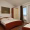 Ferienwohnungen und Zimmer Baška Voda 7092, Baška Voda - Doppelzimmer 6 mit Terrasse und Meerblick -  