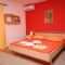 Ferienwohnungen und Zimmer Makarska 7120, Makarska - Doppelzimmer 1 mit Balkon und Meerblick -  