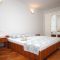 Apartmány a pokoje Makarska 7166, Makarska - Dvoulůžkový pokoj 1 s manželskou postelí a balkónem -  