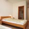 Pokoje Gradac 7205, Gradac - Dvoulůžkový pokoj 1 s manželskou postelí a terasou -  