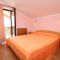 Apartmanok és szobák Novigrad 7241, Novigrad - Szoba kétszemélyes ággyal 1 -  terasszal és kilátással a tengerre -  