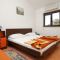 Apartmanok és szobák Vabriga 7257, Vabriga - Szoba kétszemélyes ággyal 4 -  terasszal -  