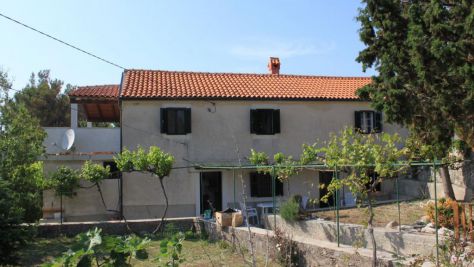 Dom Stivan 8050, Štivan - Zewnętrze