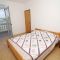 Apartments and rooms Mrljane 8426, Mrljane - Apartment 1 with Balcony and Sea View -  