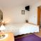 Apartmány a pokoje Mlini 9044, Mlini - Dvoulůžkový pokoj 1 s manželskou postelí, balkonem a výhledem na moře -  