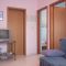 Appartamenti Seget Donji 9063, Seget Donji - Appartamento 2 con Terrazza e Vista Mare -  