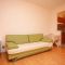 Apartments Dugi Rat 9065, Dugi Rat - One-Bedroom Apartment 2 -  