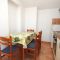Apartments Jelsa 9144, Jelsa - Apartment 4 with Balcony and Sea View -  