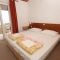 Apartments and rooms Plat 9218, Plat - Double room 7 with Balcony and Sea View -  