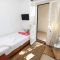 Ferienwohnungen und Zimmer Makarska 9345, Makarska - Einzelzimmer 4 mit Terrasse -  